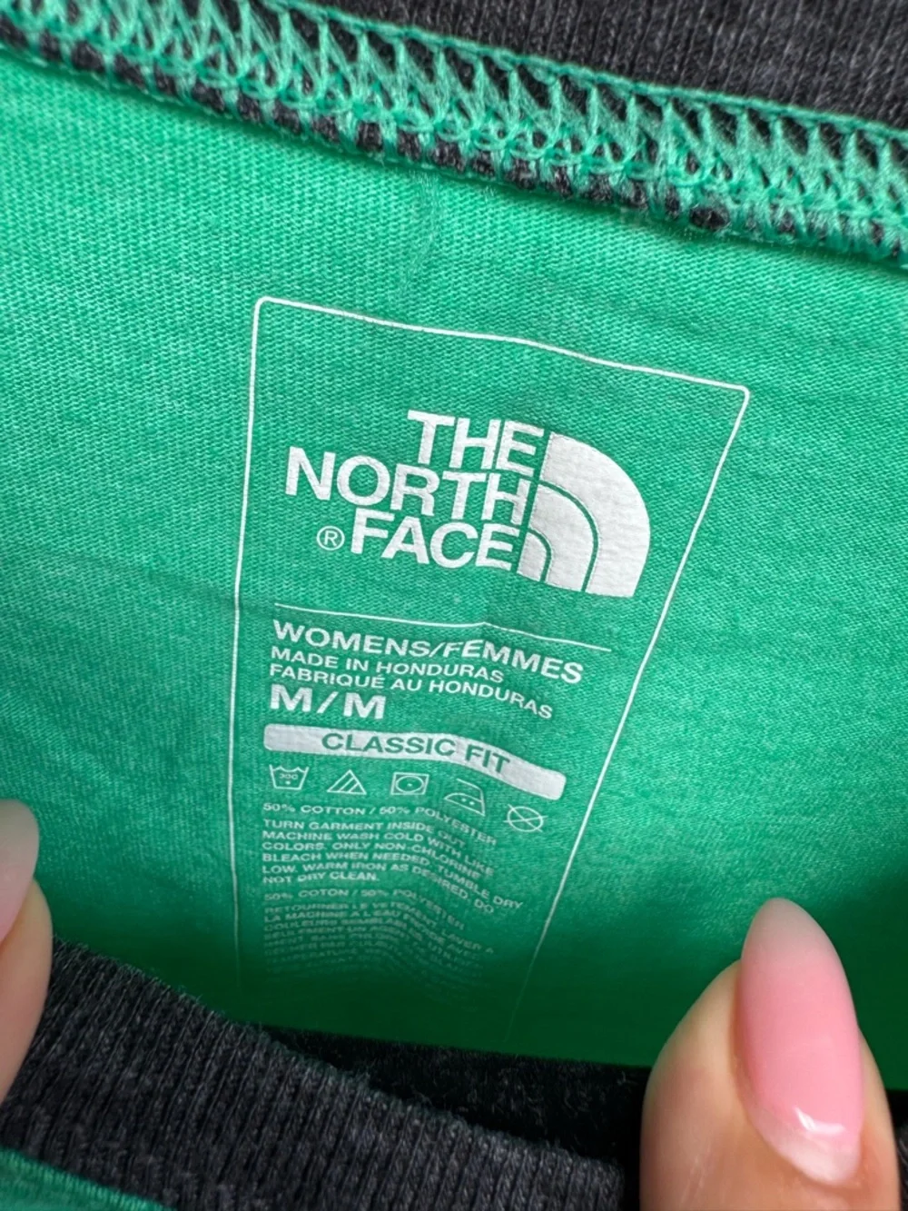 Y💐The North Face Green Raglan 'Adventure Awaits' Tee with Black Sleeves - Picture 4 of 5
